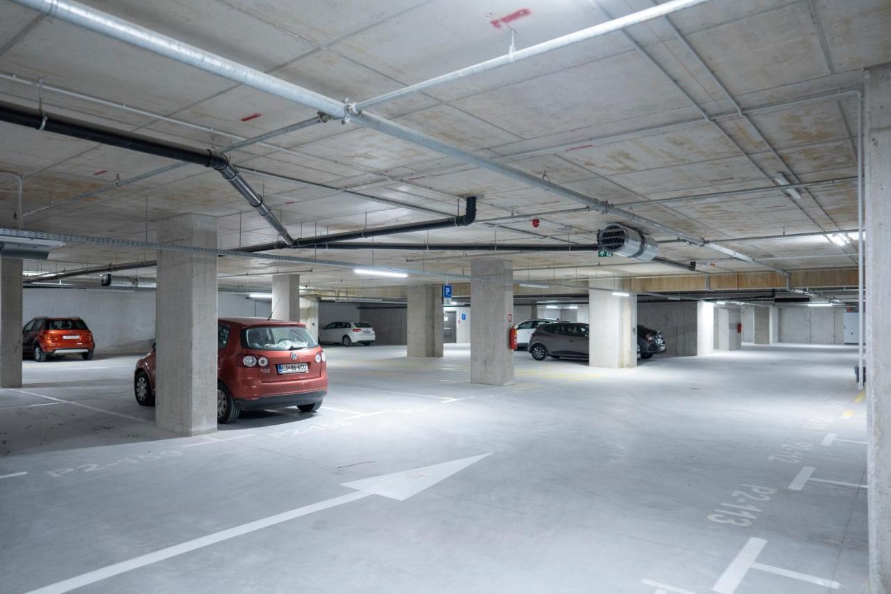 Mannequin: Sea View, Private Parking In The Garage Apartment Rijeka Ngoại thất bức ảnh
